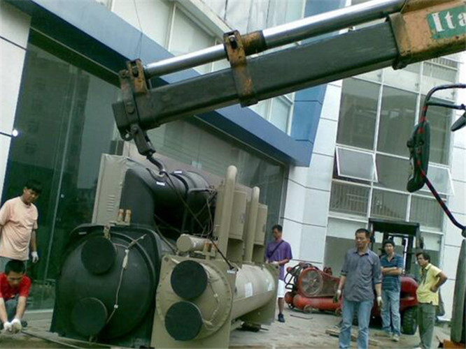 汤旺县随车吊和汽车吊的核心区别是什么？哪种更省钱？