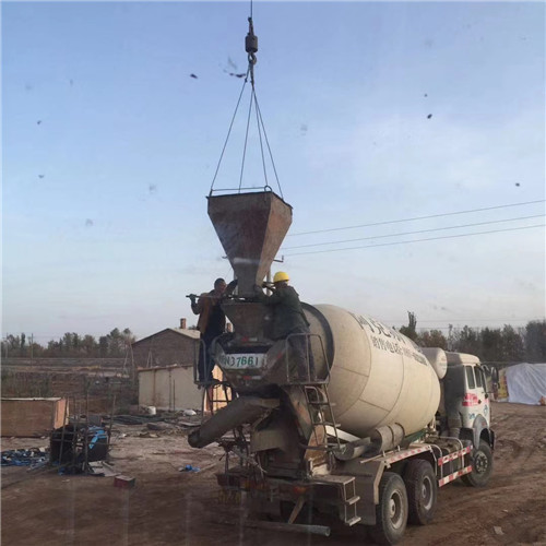 汤旺县“精准瞄准”—— 吊车的 “定位导航” 技术