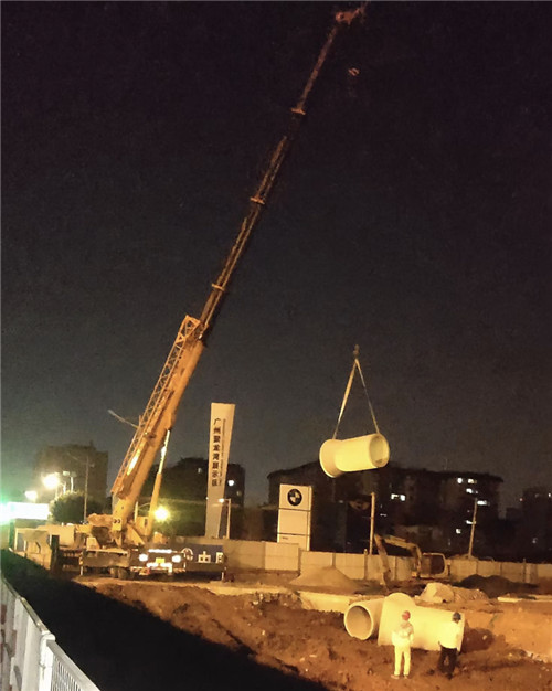 汤旺县“弯臂矫正”—— 吊车的 “形变补偿” 技术