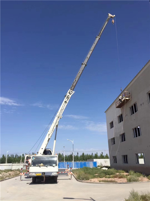 汤旺县“轻装强干”—— 吊车的 “轻量化臂架” 技术